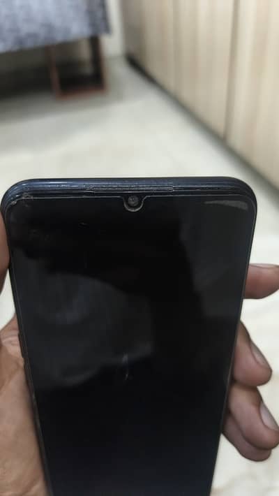 Mobile is single hand used, condition 8/10. Memory is 4/64.