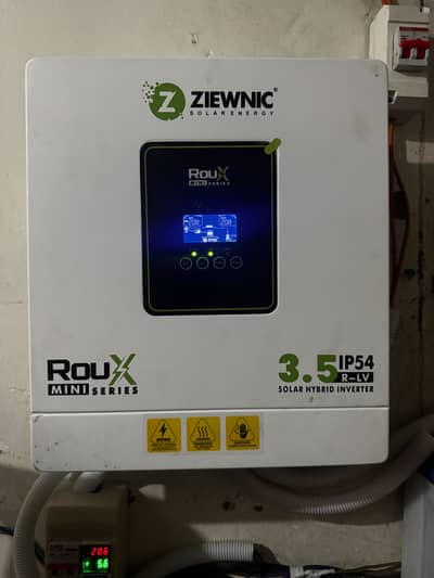 3.5 kw zewnic solar inverter brand  new with 5 years warranty ip54
