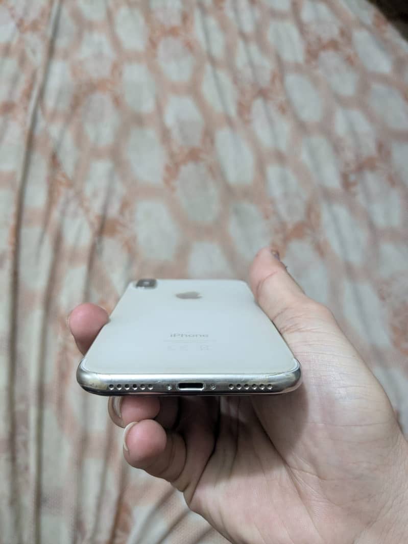 Apple iPhone X 3