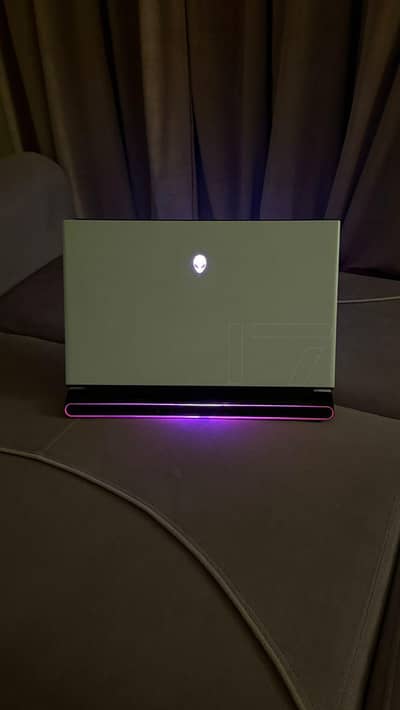 Allienware m17 r3 i7 10th gen