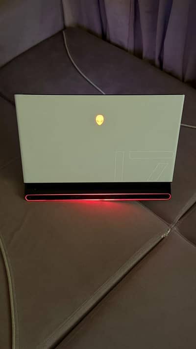 Allienware m17 r3 i7 10th gen