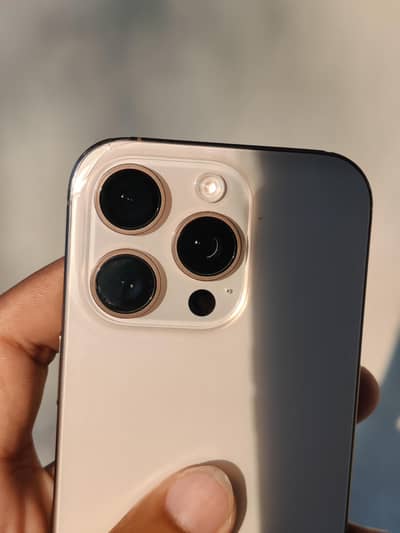 Apple iPhone 16 Pro jv