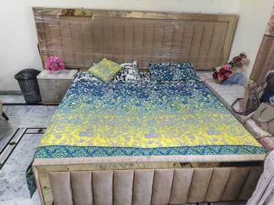 bed set almari dressing show case cofe chair with table