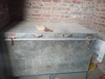 5 x 3 Pati with stand for sale in very good condition patti peti petti