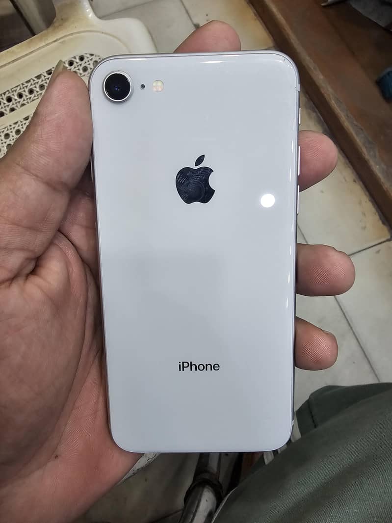 Apple iPhone 8 1