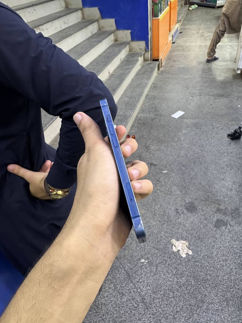 Apple iPhone 13 2