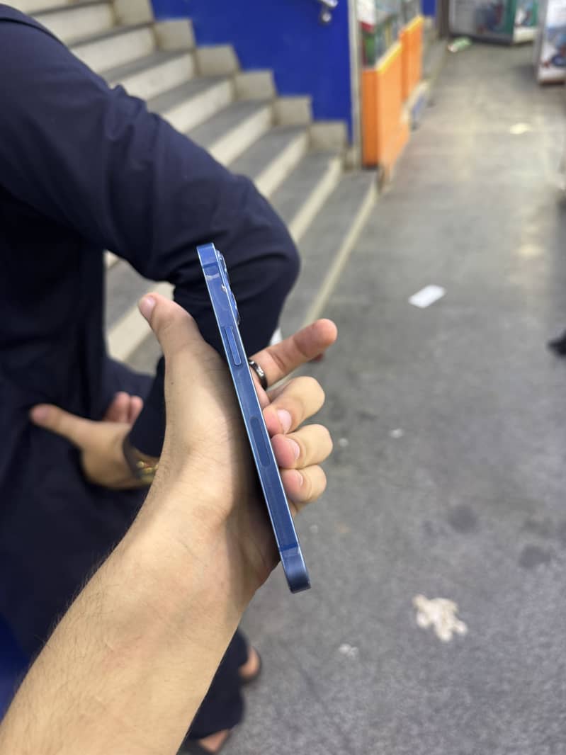 Apple iPhone 13 3