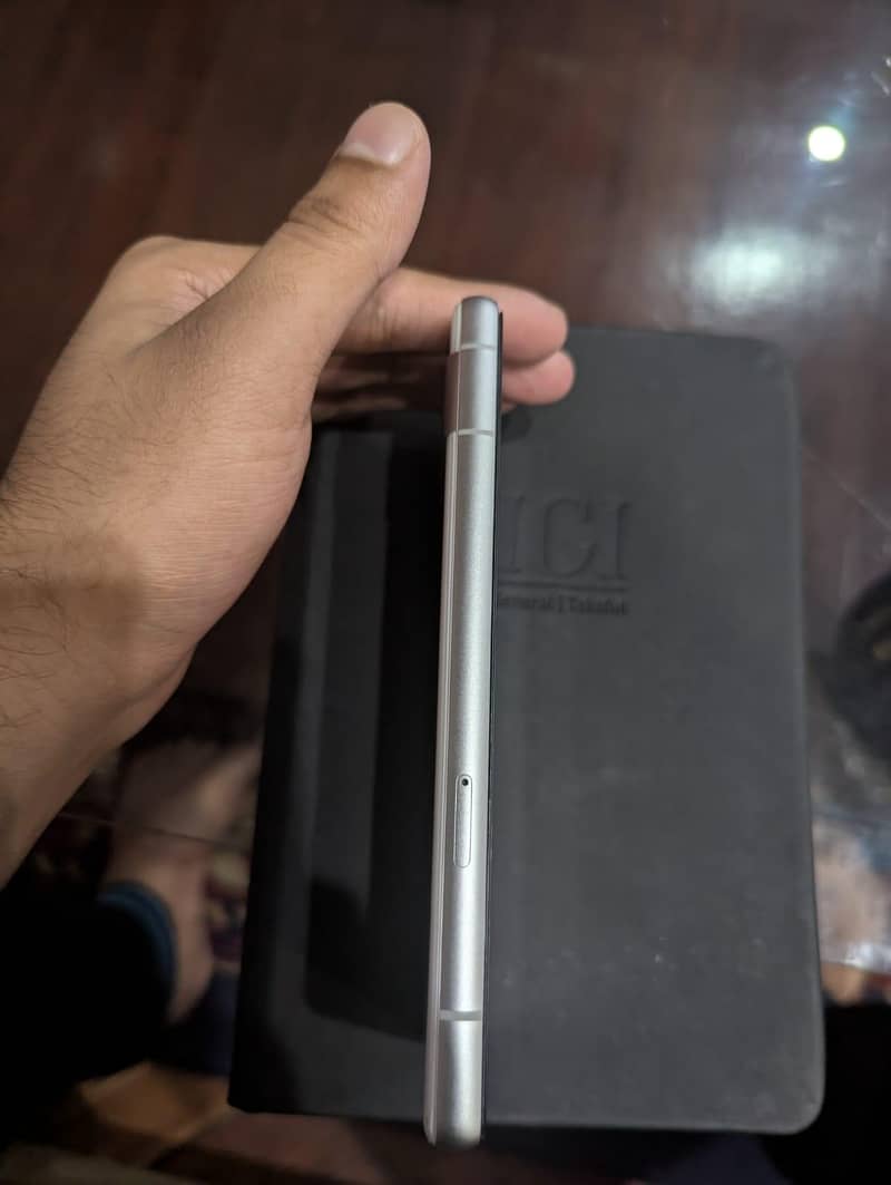 Google Pixel 7a 2