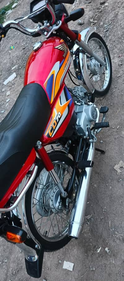 CD 70 bike for sell interested pepol please DM me .
