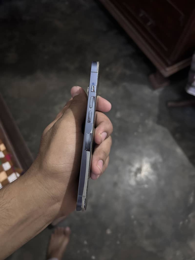 Apple iPhone 13 Pro 2