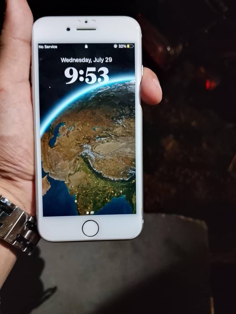 iphone 8 . . . . . 3