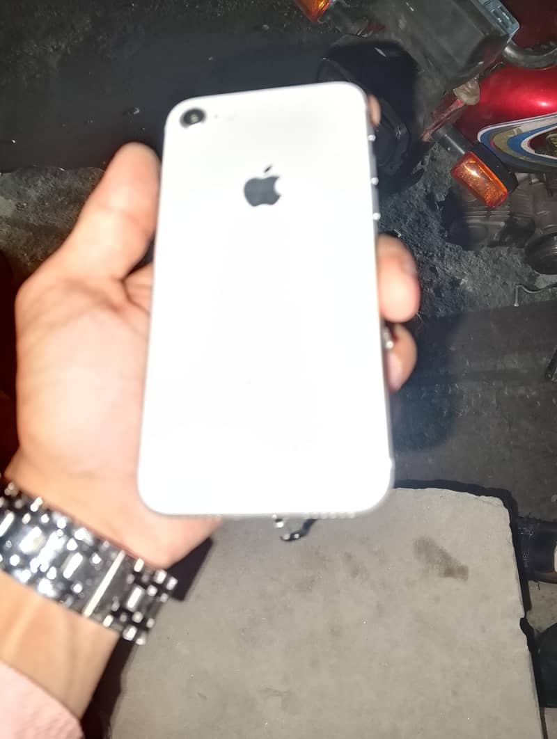 iphone 8 . . . . . 4
