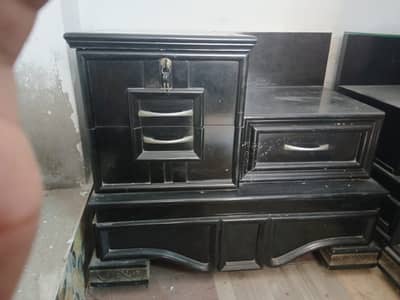 7-Piece Solid Wood Bedroom Furniture Set – Good Condition
