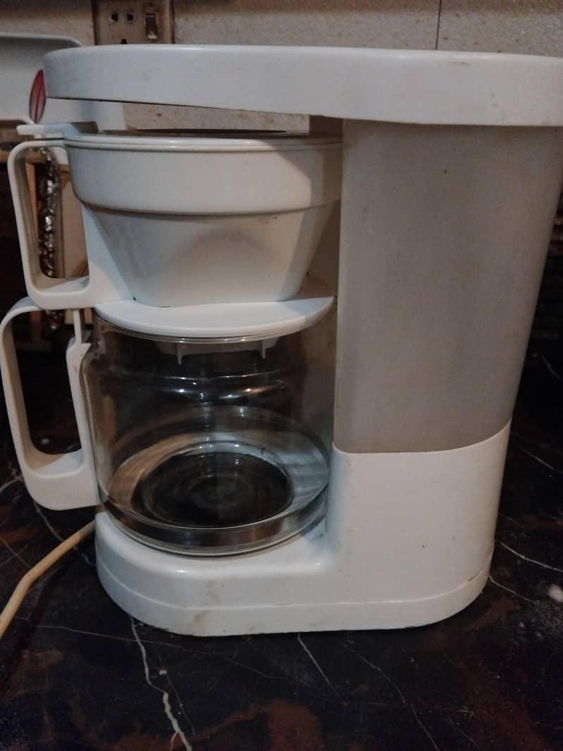 12 Cup Coffee Maker – Working Condition 0