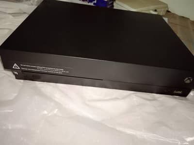 XBOX ONE X 1TB slightly used, what's app only