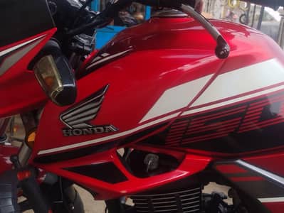 Honda cb 150f 2021 model red color nut to nut engine.