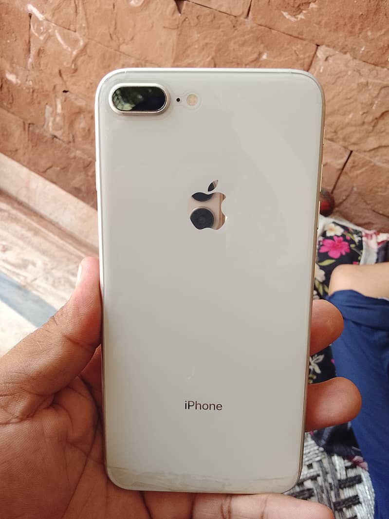 Apple iPhone 8 Plus 0