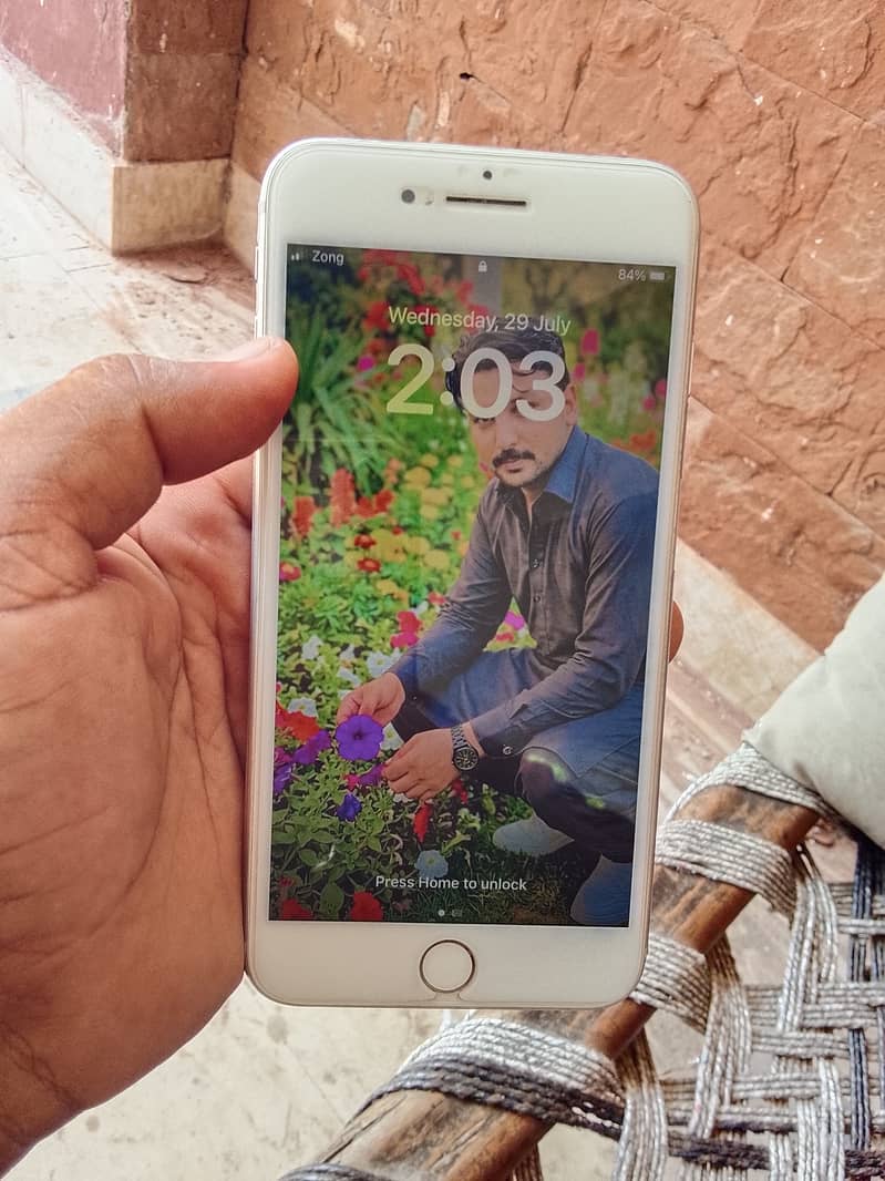 Apple iPhone 8 Plus 1