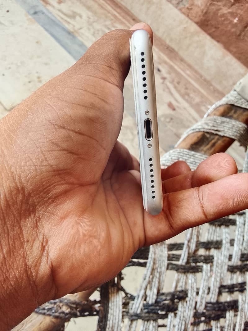 Apple iPhone 8 Plus 3