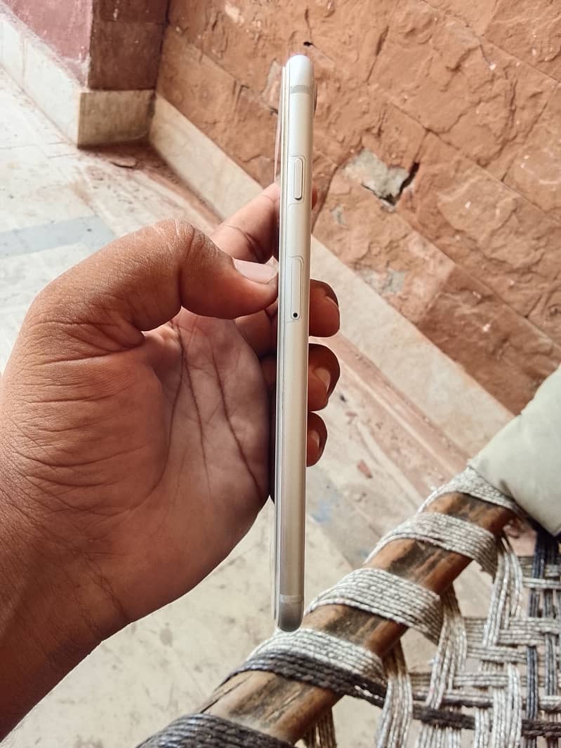 Apple iPhone 8 Plus 4