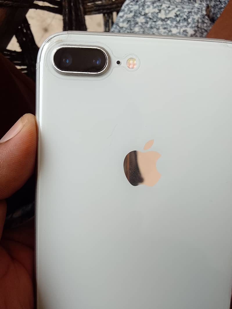 Apple iPhone 8 Plus 10