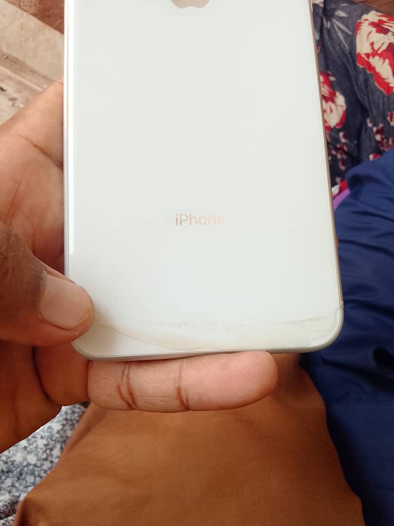 Apple iPhone 8 Plus 11
