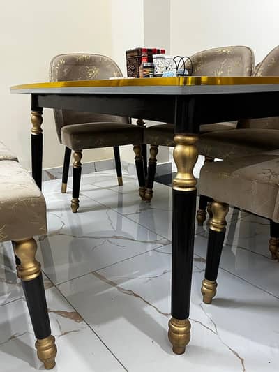 6 seater dinning table and chairs