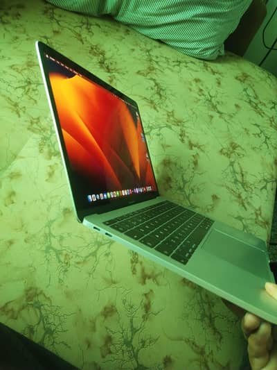 MacBookPro 13-INCH, 2017 13-inch, 2017, Two Thunderbolt 3 port