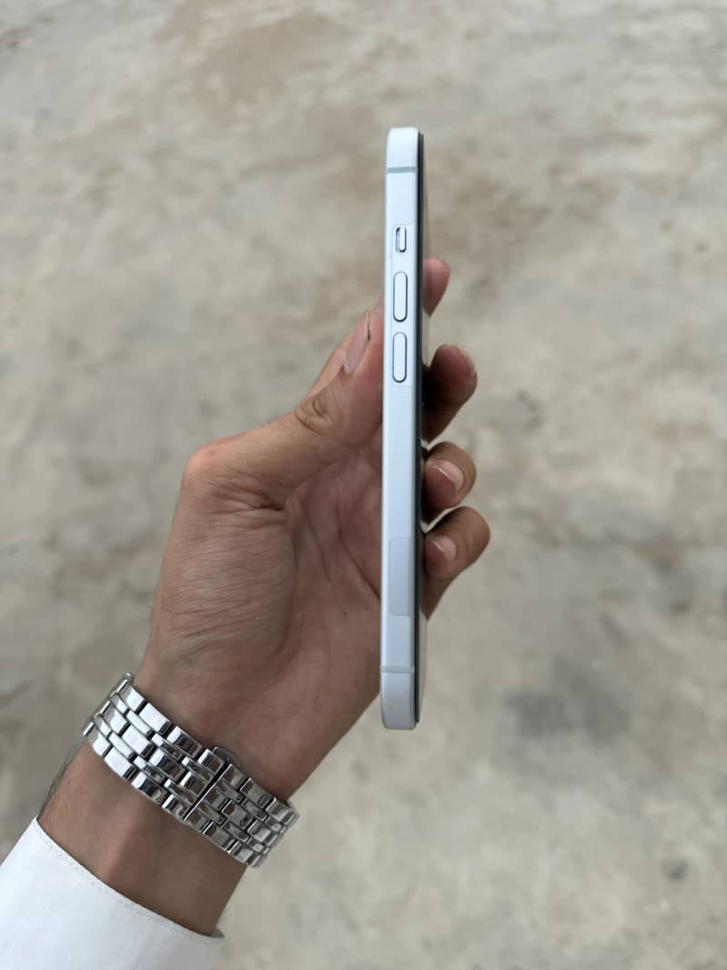 Apple iPhone 15 2