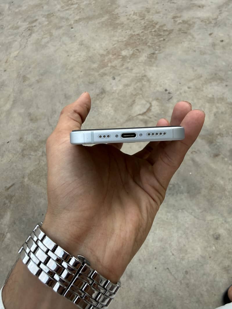 Apple iPhone 15 5