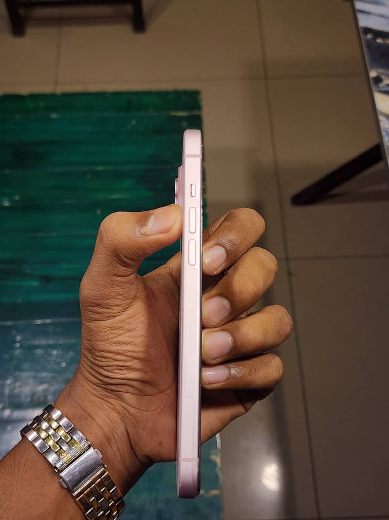Apple iPhone 15 plus 4