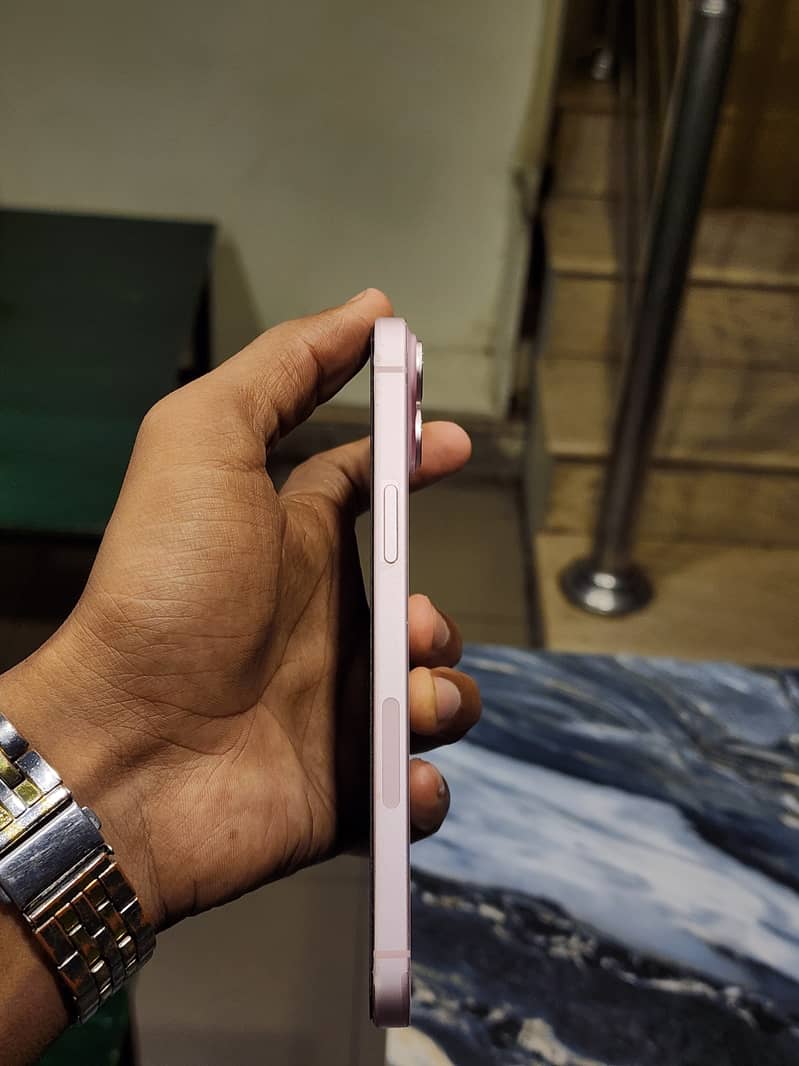 Apple iPhone 15 plus 6