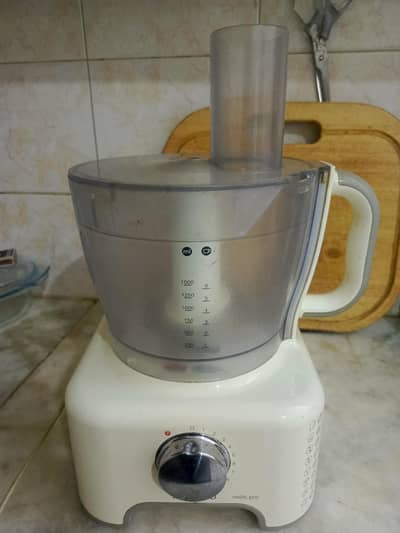 kenwood food processor. lid is a little broken but doesnt effect