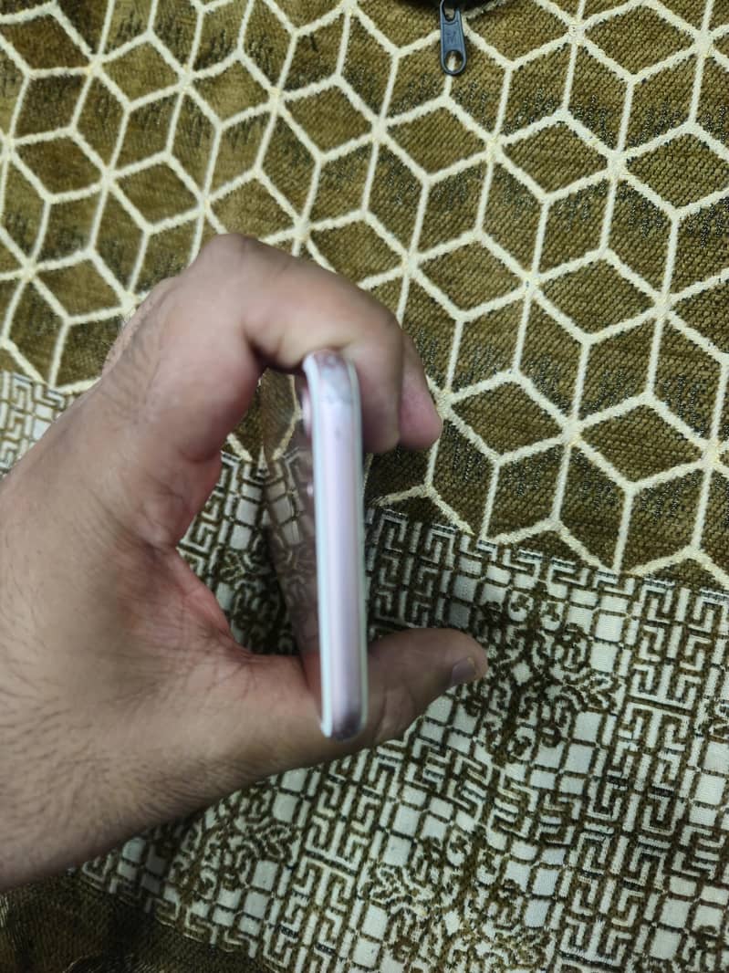 Apple iPhone 7 4