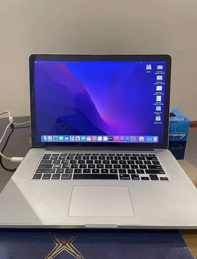 MacBook Pro 2015 15 Inch 16/256gb with 85w charger