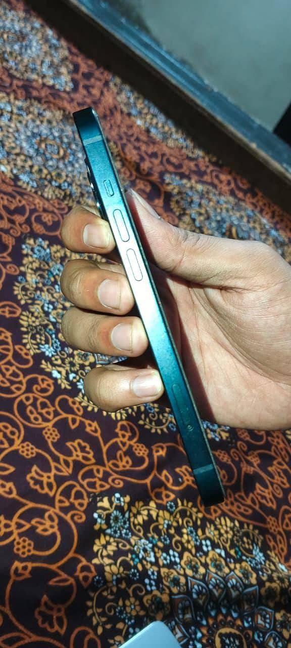 Apple iPhone 13 3