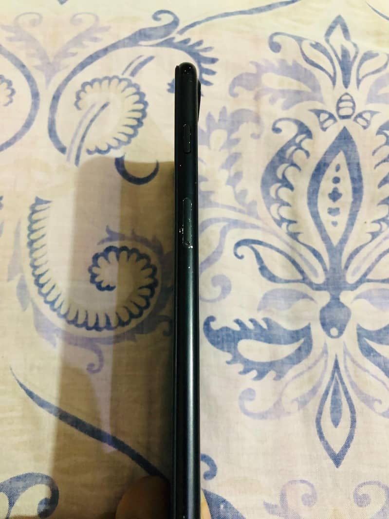 Apple iPhone 7 Plus 3