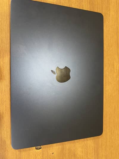 Macbook Air M4 13 Inch 16/256 (2025) with Box