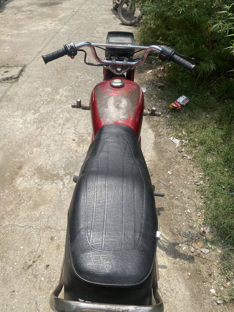 Dhoom Cd 70 7