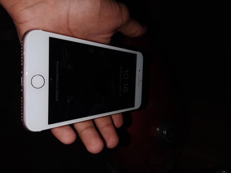 Apple iPhone 7 Plus 0