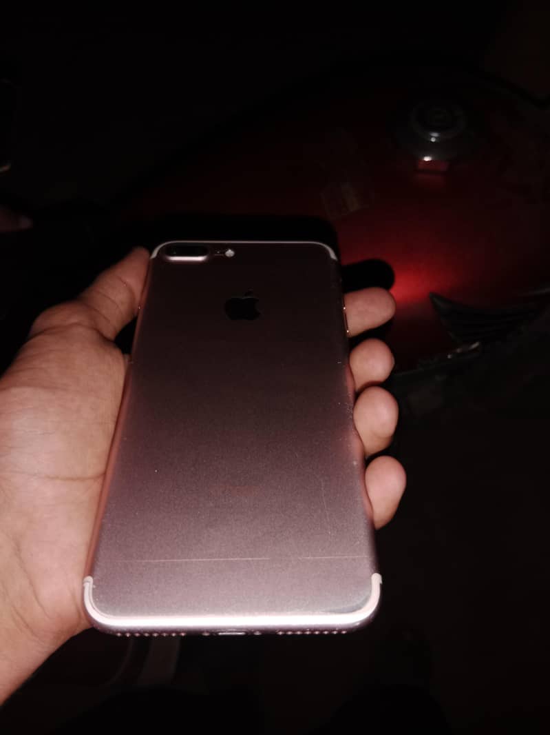 Apple iPhone 7 Plus 3