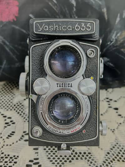 Yashica 635 Vintage Twin Lens Reflex (TLR) Camera