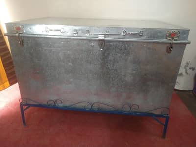 Trunk (peti) 5x3 with stand