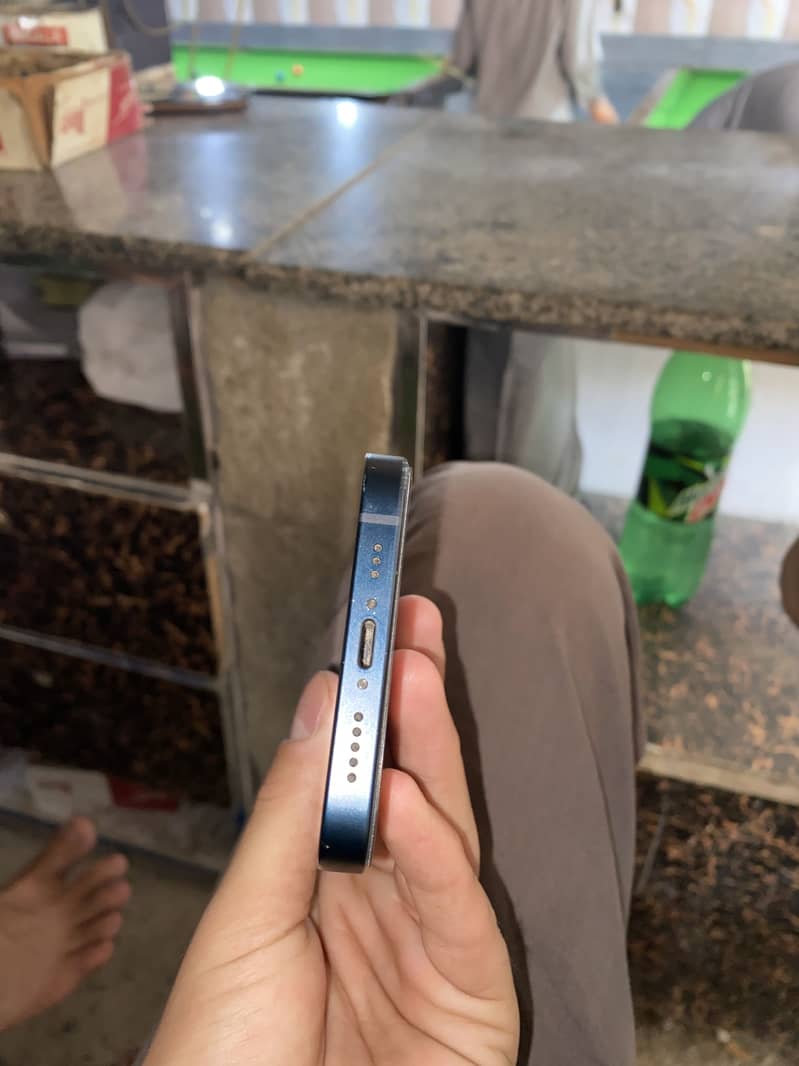 Apple iPhone 13 2