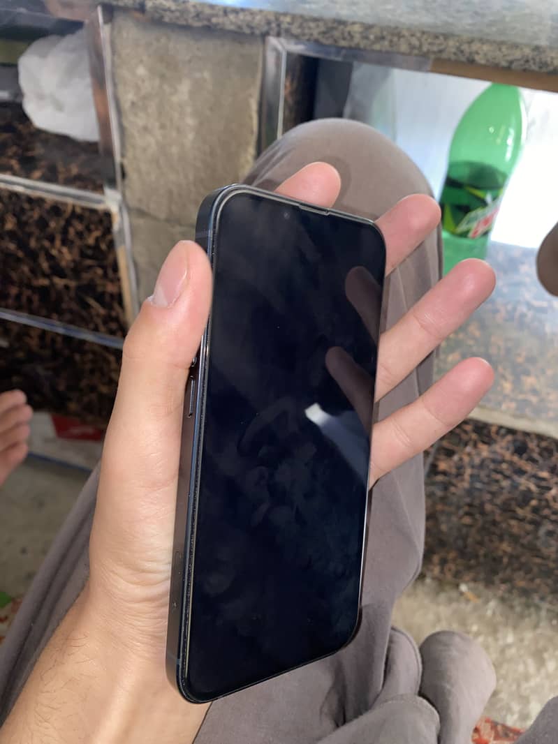 Apple iPhone 13 4