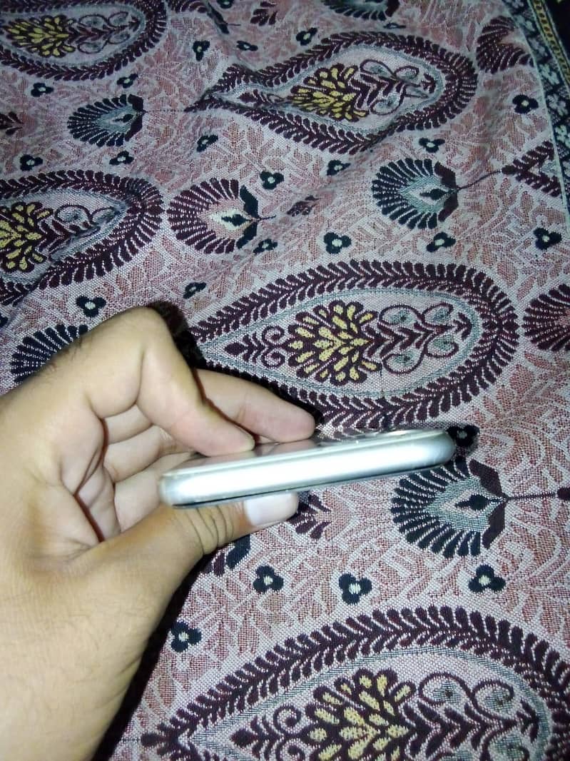 Apple iPhone 11 0