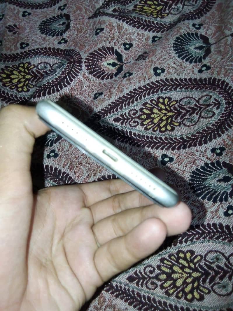 Apple iPhone 11 5