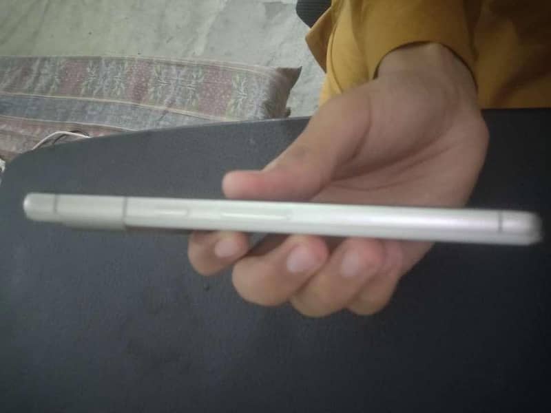 Google Pixel 7 4