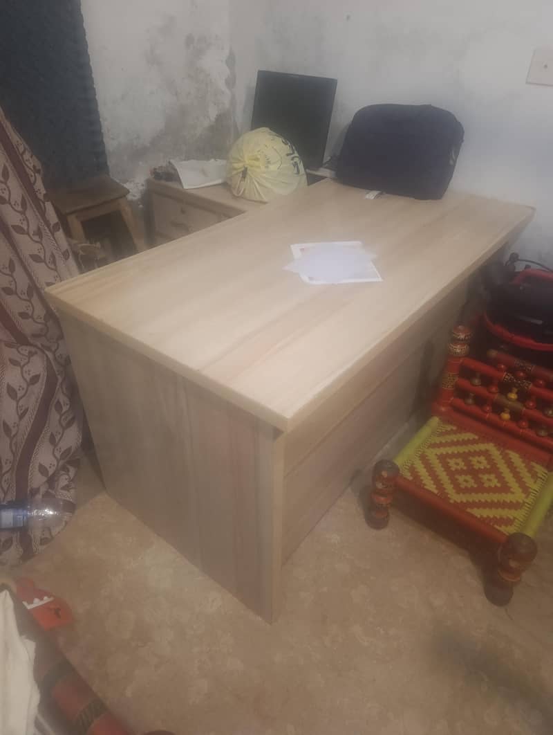 Office Table with or without side table 0