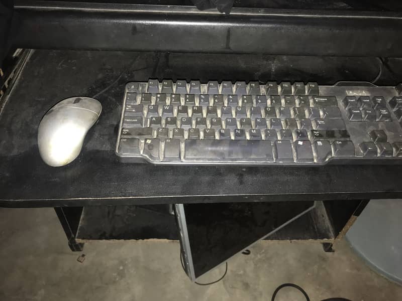 Computer + keyboard + Mouse + speaker 2